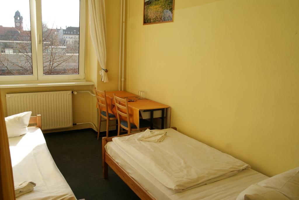 Happy Go Lucky + Hostel Berlijn