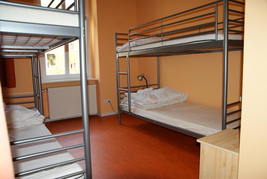 Happy Go Lucky + Albergue *