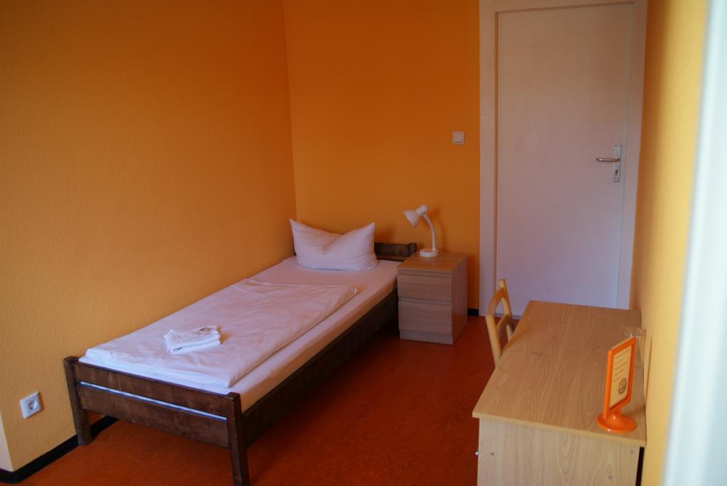 Hostel Happy Go Lucky + *