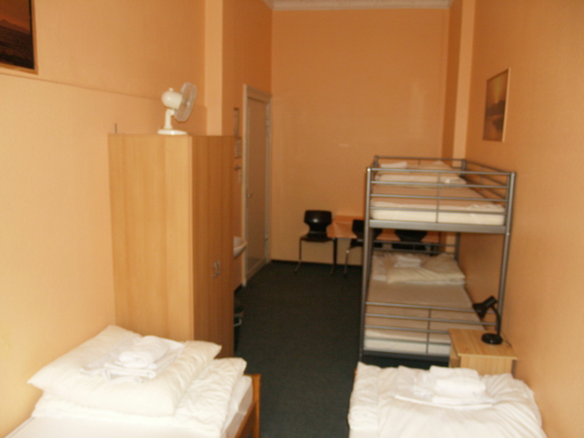 Hostel Happy Go Lucky + Berlin