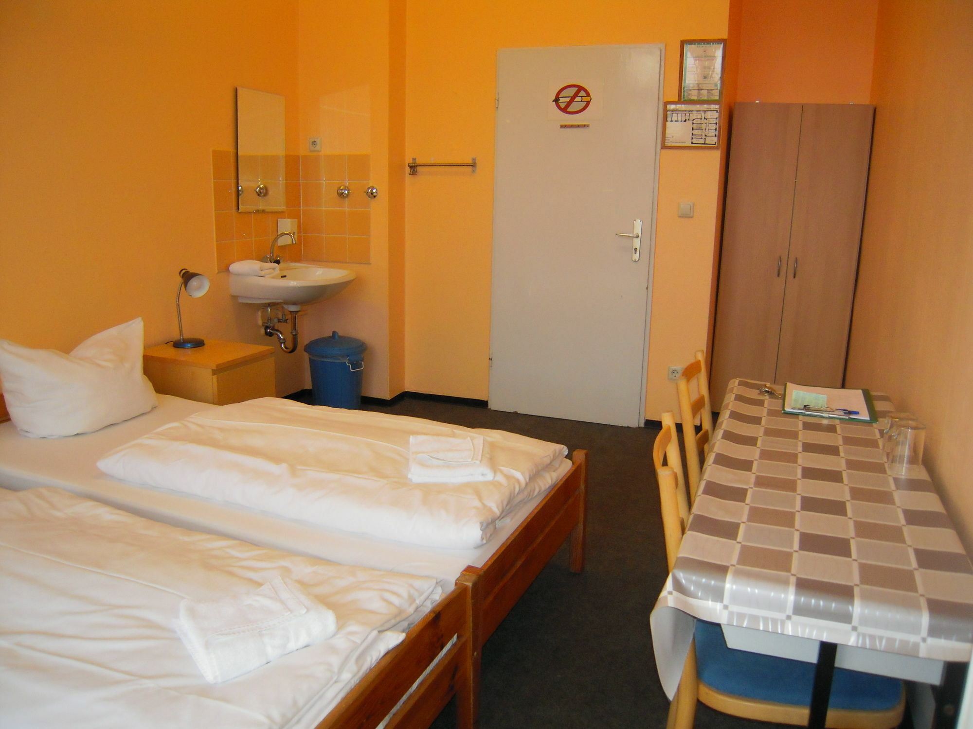 Hostel Happy Go Lucky +